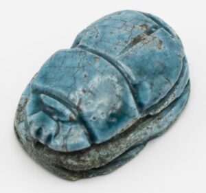 Skarabeus, fajanssia, noin 664–332 eaa., Suomen Egyptologinen Seura